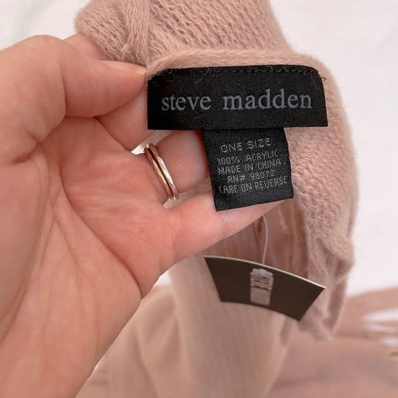 Steve Madden blush colored scarf - Picture 4 of 7